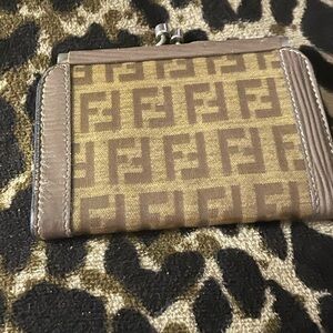 Fendi Beige and Brown Logo change purse excellent condition adorable